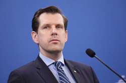 "Łańcuch na polską niepodległość". Bocheński uderza w program SAFE