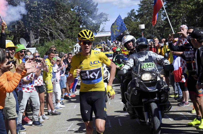 Chris Froome zderzył się z motocyklem podczas Tour de France