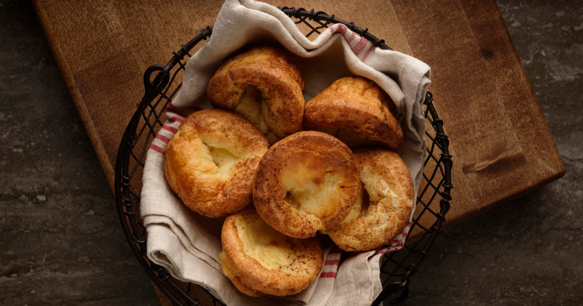 Yorkshire pudding. Złoty, puszysty klasyk z chrupiącą skórką