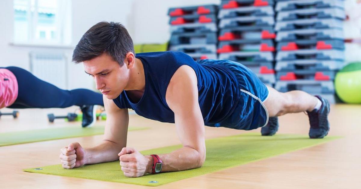 TOP 5 ćwiczeń na mięśnie brzucha dla mężczyzn