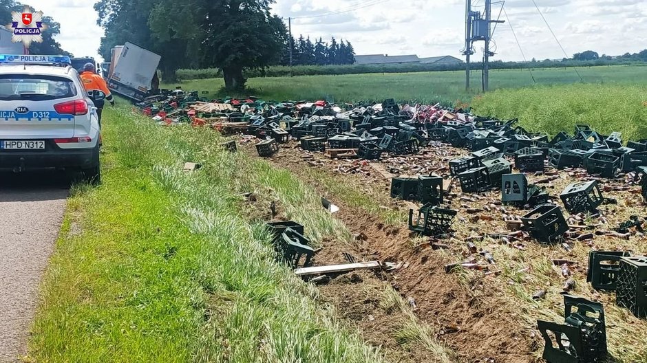 Rozbiło się około 200 transporterów z piwem