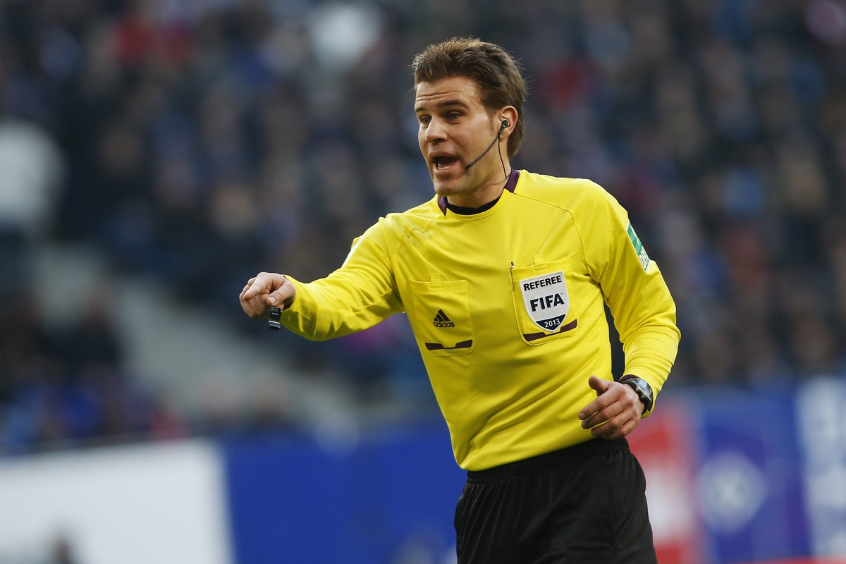 Liga niemiecka: Sędzia Felix Brych uznał gola, którego nie było. WIDEO