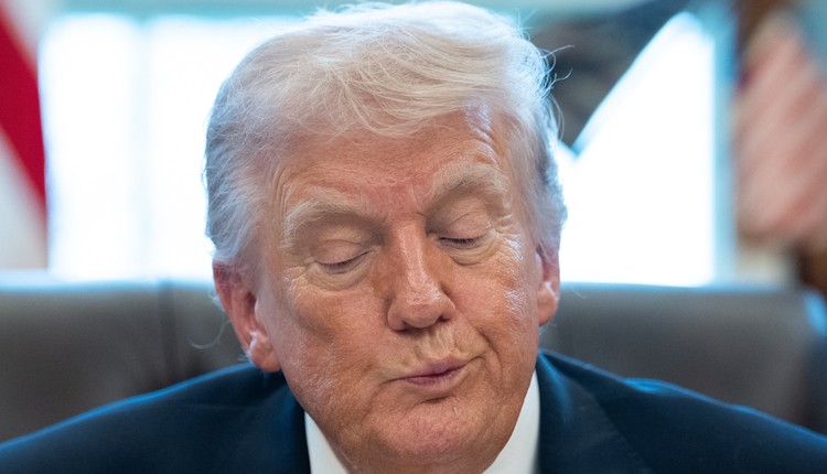 Nowy podział transatlantycki". Francuski dziennik wysuwa mocne zarzuty pod adresem Trumpa