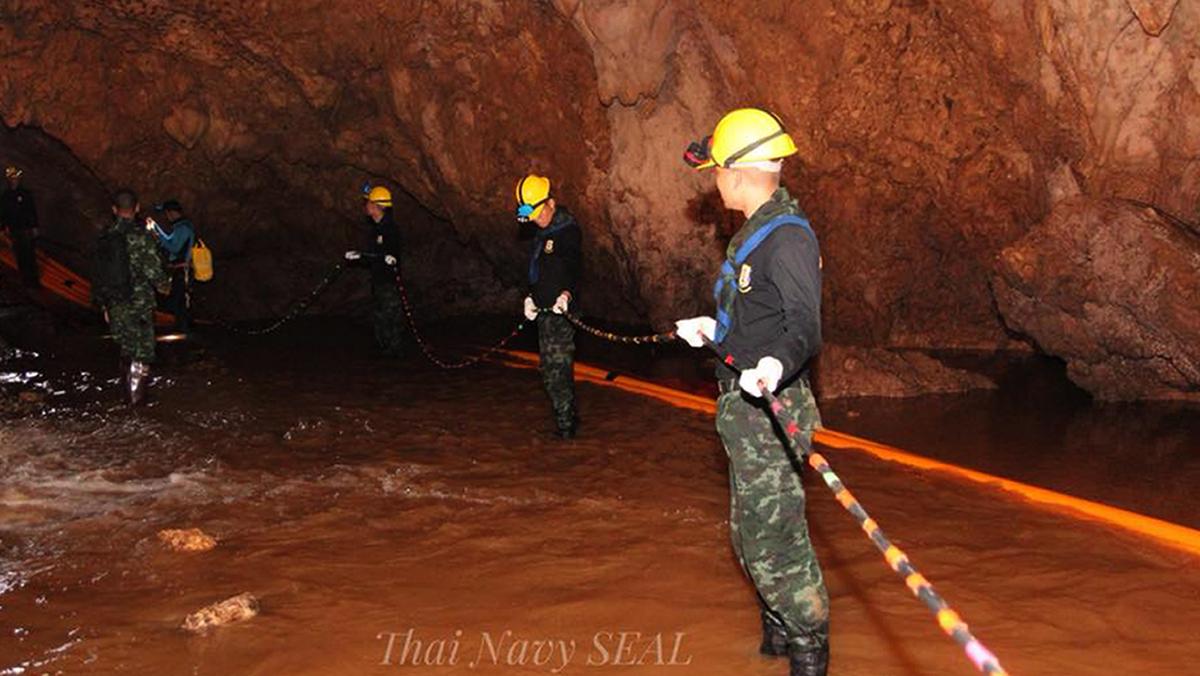 Former Thai Navy diver dies in cave rescue operation of Thai youth soccer team