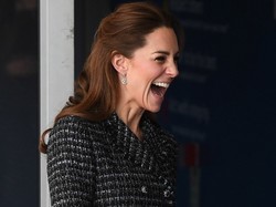 Niezły widok! Wiatr niebezpiecznie uniósł krótką spódniczkę księżnej Kate