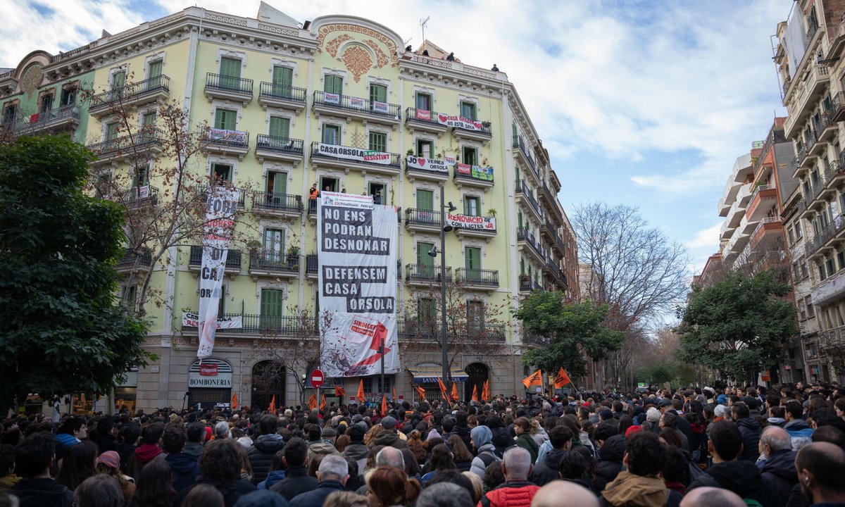 Tanie mieszkania zamiast Airbnb. Barcelona kupuje symbol walki o prawa lokatorów