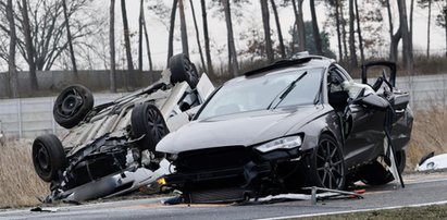 Wyprzedzał ciąg aut, kiedy doszło do tragedii. Dwaj młodzi mężczyźni nie wrócą do domów