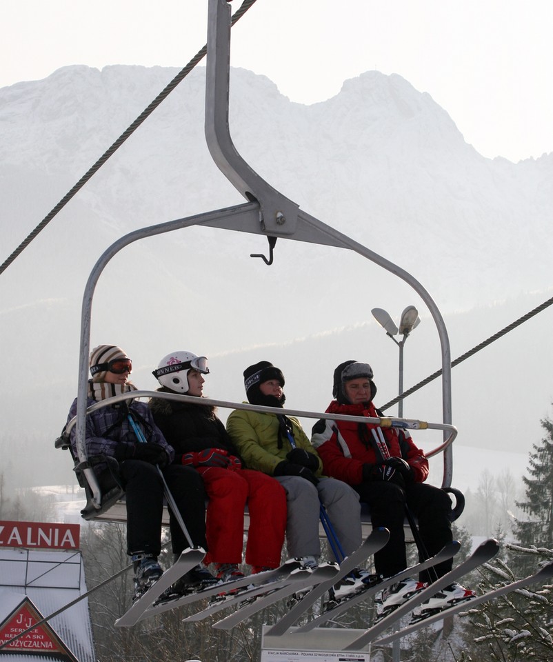 ZAKOPANE POLANA SZYMOSZKOWA NARCIARZE WYPOCZYNEK