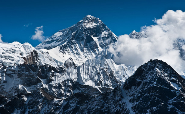 Nepal zabronił samotnych wspinaczek na Everest