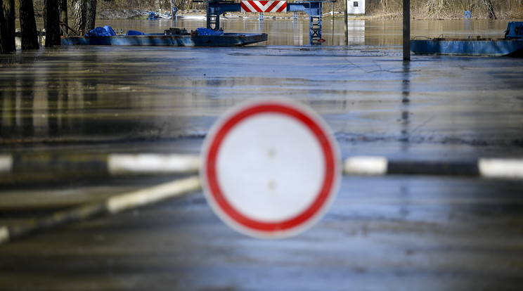 Nem csak ez van zárva... / Fotó: MTI/Czeglédi Zsolt