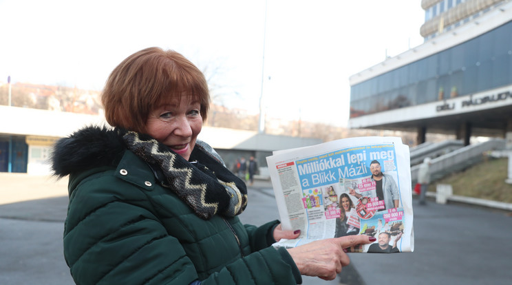 Császárné Judit (66) az utazási kuponra hajt, de a többi 
nyereménnyel is kibékülne / Fotó: Pozsonyi Zita