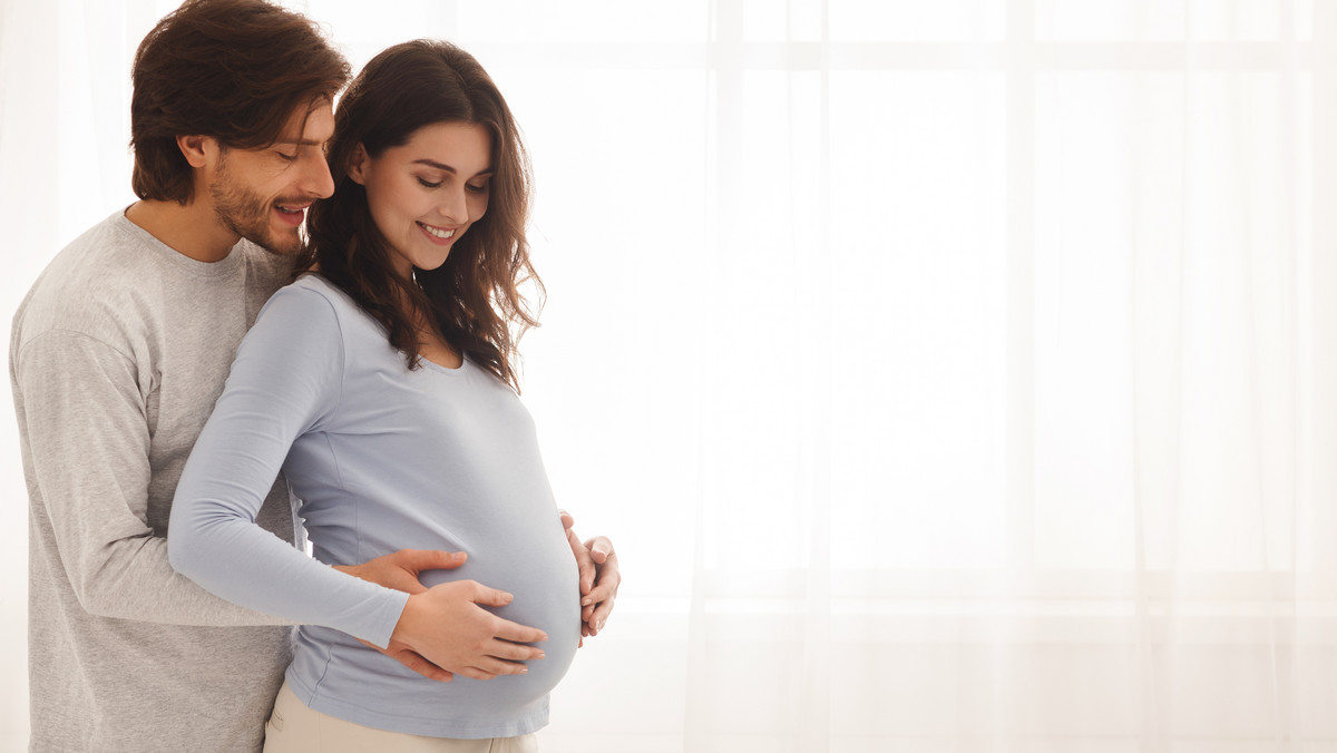 Plamienie przed porodem: co oznacza, kiedy do szpitala? Objawy porodu, śluz