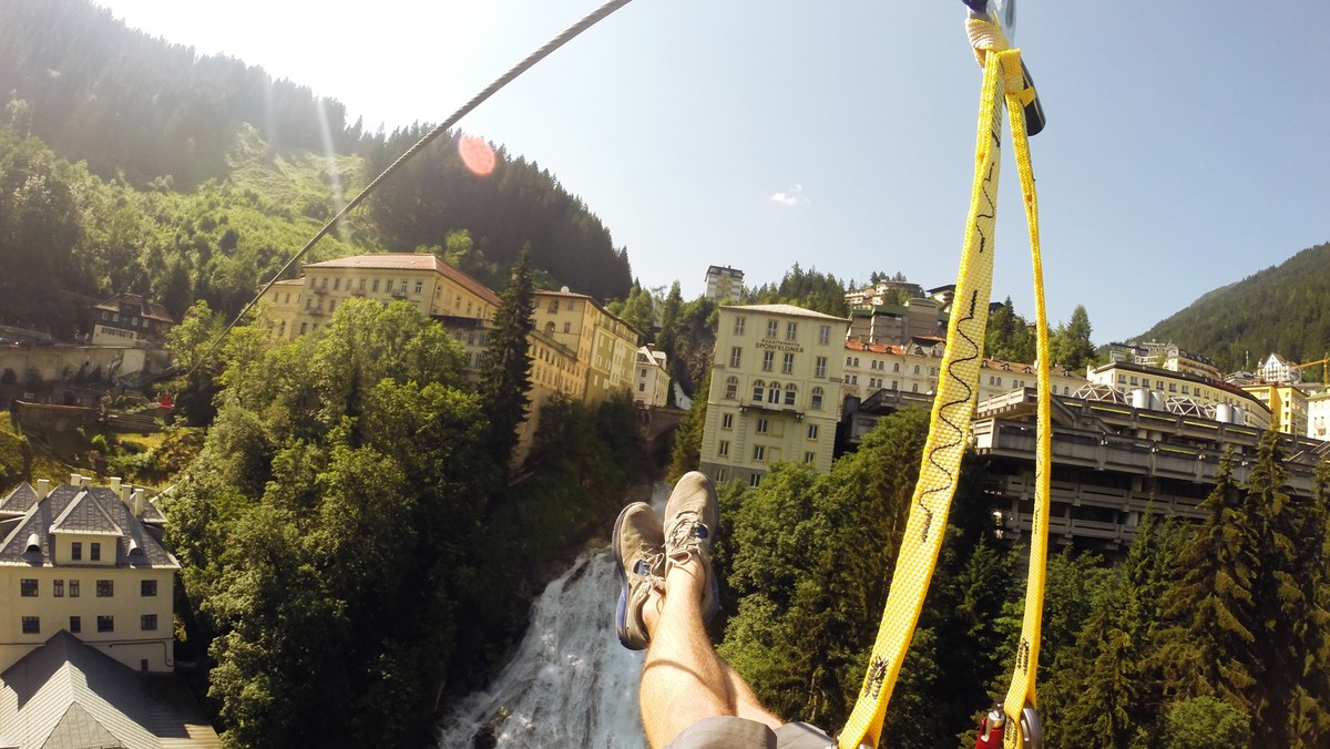 TYROLKA w Bad Gastein ma 300 metrów długości i zawieszona jest 90 metrów nad ziemią