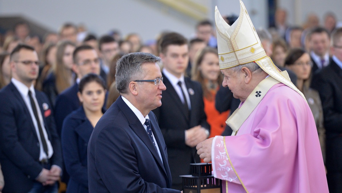 Prezydent RP Bronisław Komorowski odebrał dziś w Sanktuarium Bożego Miłosierdzia w Krakowie – Łagiewnikach "Kanonizacyjną Iskrę Miłosierdzia". Jak mówił dziennikarzom nauczanie Jana Pawła II jest ważne dla zrozumienia wagi naszej wolności i potrzeby mądrego jej budowania.