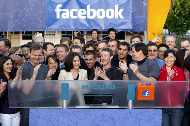 Mark Zuckerberg i ekipa Facebooka podczas otwarcia giełdy Nasdaq