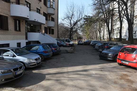 OVAKO SE NIŠLIJKA BORI ZA PARKING "Kad dođem sklonim BOJLER, kad krenem - vratim ga!" (FOTO)