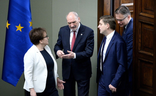 W ubiegły wtorek Macierewicza na stanowisku ministra obrony zastąpił dotychczasowy szef MSWiA Mariusz Błaszczak