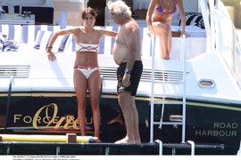 ELIZABETA (45) bila udata za 30 GODINA starijeg milionera:  Posle razvoda branio joj da ima DRUGOG dok se on viđao sa JOŠ MLAĐIM ŽENAMA, njoj ni TROJKA nije smetala i dalje su zajedno, a zvanično rastavljeni