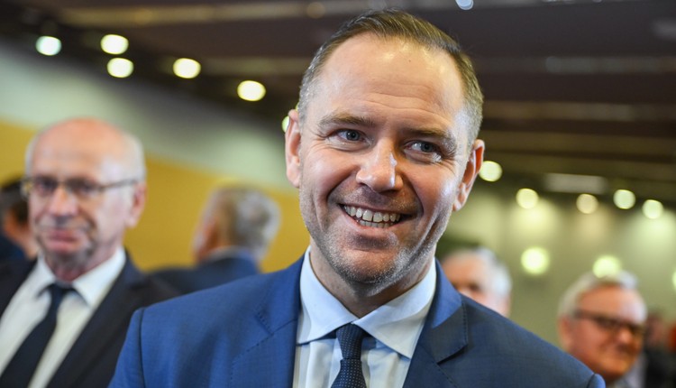 Coś dziwnego dzieje się na prawicy po wyborze Nawrockiego. Seria ataków i oskarżeń