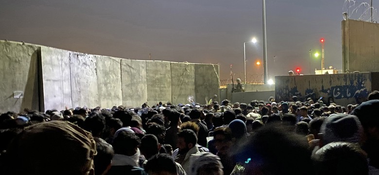 Zamach pod lotniskiem w Kabulu. Pentagon: Zginęło 13 żołnierzy USA