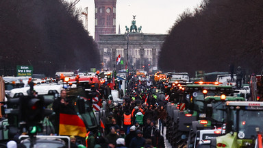 Traktory przed Bramą Brandenburską. Wściekli rolnicy paraliżują Berlin