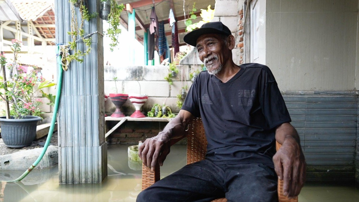 Suvandi je pokazao vlastiti dom ekipi BBC-ja. Njegova kuća se svakodnevno suočava sa poplavama | Foto: Ivan Batara/BBC