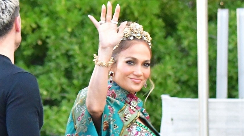 Jennifer Lopez zaliczyła wpadkę na pokazie Dolce & Gabbana. Zapomniała o jednym ważnym elemencie