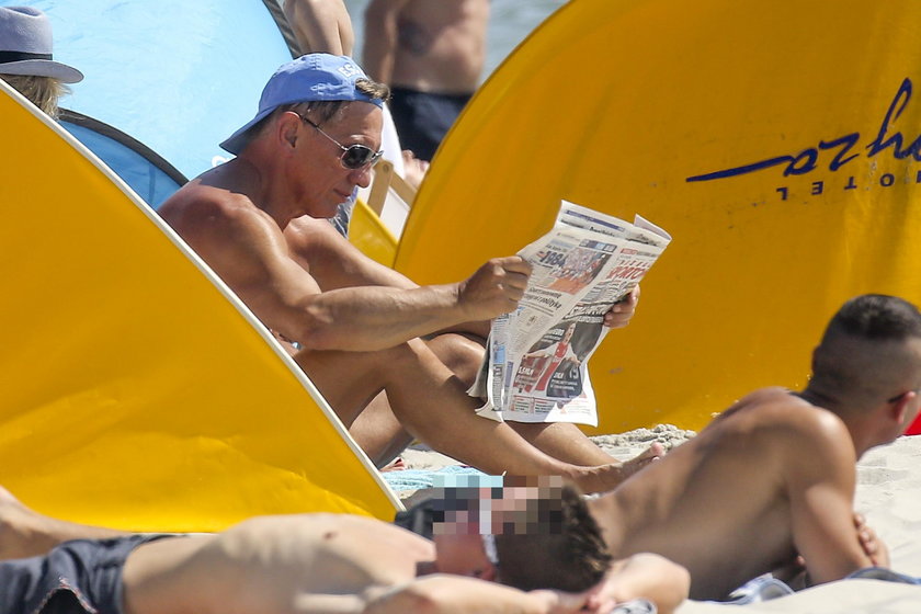 Beata Ścibakówna i Jan Englert na plaży