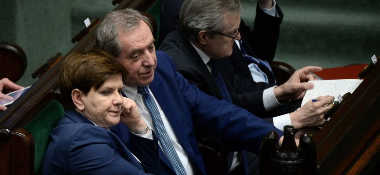 Rząd da podwyżki wiceministrom. Kowalczyk: Powinni zarabiać co najmniej 12-13 tys. zł brutto