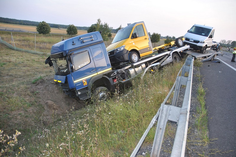 27-latek, który na drodze S5 ładował na lawetę zepsuty samochód, zginął po potrąceniu przez ciężarówkę