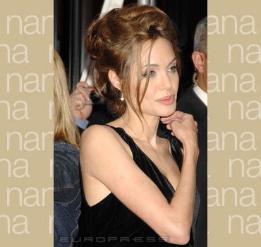 21600_38390-angelina-jolie-d0000DB20bc20d49c56ae