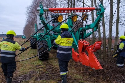 PGE ma nowoczesną maszynę do chowania linii energetycznych w ziemi. To pochłonie miliardy