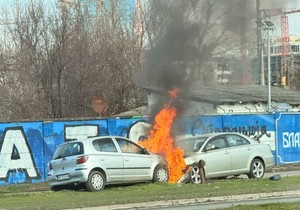 Zapaljeni automobili u Bloku 70