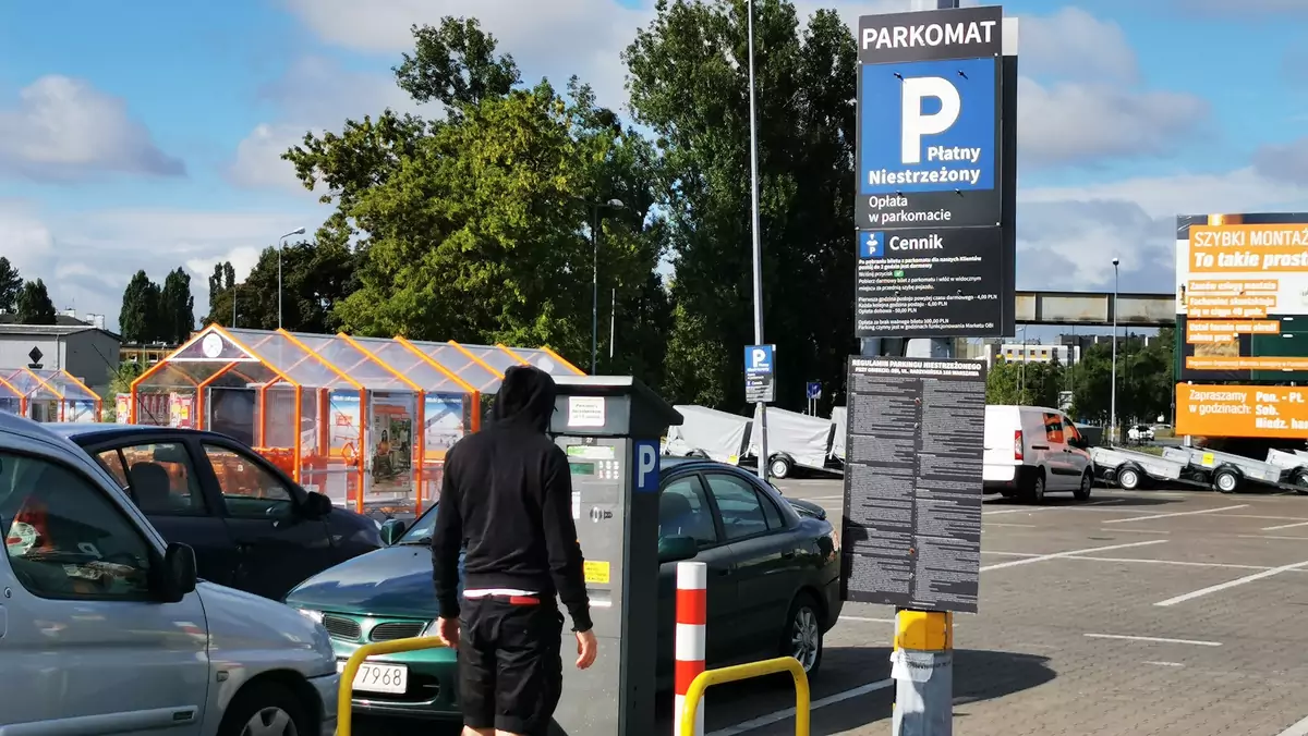 Parking płatny pod sklepem OBI