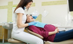 Spodziewasz się dziecka? Nie zapominaj o kontrolach stomatologicznych