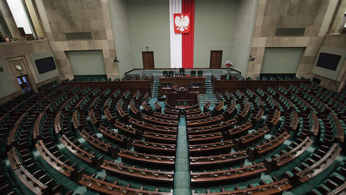 Pozytywnie o działalności prezydenta Bronisława Komorowskiego wypowiada się 69 proc. badanych - wynika z najnowszego sondażu CBOS. Przeciwnego zdania jest 23 proc. Wysoko oceniane są samorządy - 67 proc. dobrych ocen, a krytycznie Sejm i Senat.