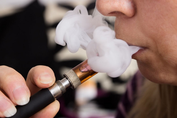 E-palacze będą mieli pod górkę. Sejm przyjął poprawki Senatu do ustawy o e-papierosach