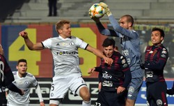 Ekstraklasa: Legia "obita" w Szczecinie. Buksa bohaterem, Pogoń liderem [WIDEO]