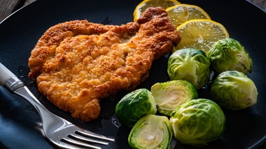 pyszny obiad na niedzielę. podajemy przepis, ty gotujesz. schabowe po czesku w zaskakującej panierce