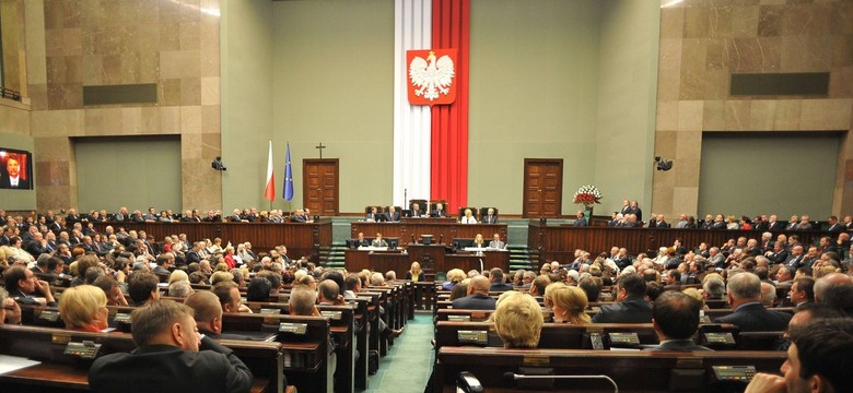 Nie poszaleją. Oto wakacyjne plany posłów
