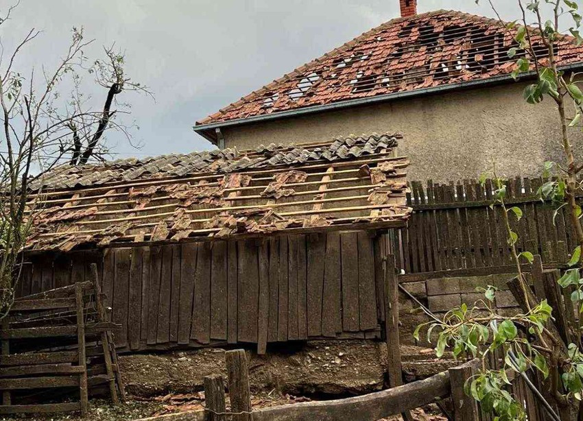 Uništeni krovovi kuća