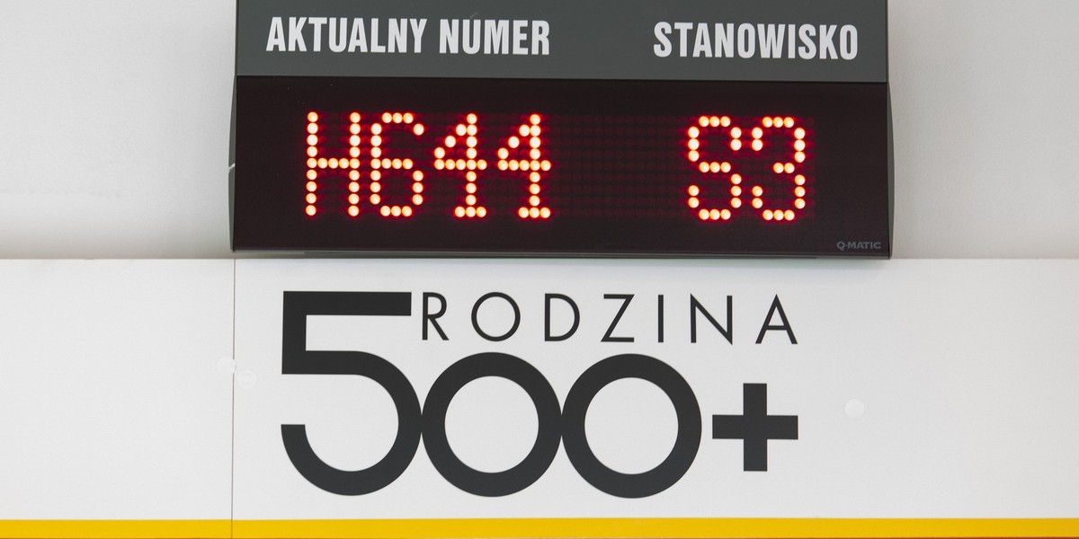 W budżecie na 2020 r. zaplanowano 41,2 mld zł na finansowanie rozszerzonego programu rodzina 500 plus - poinformowało Ministerstwo Finansów.