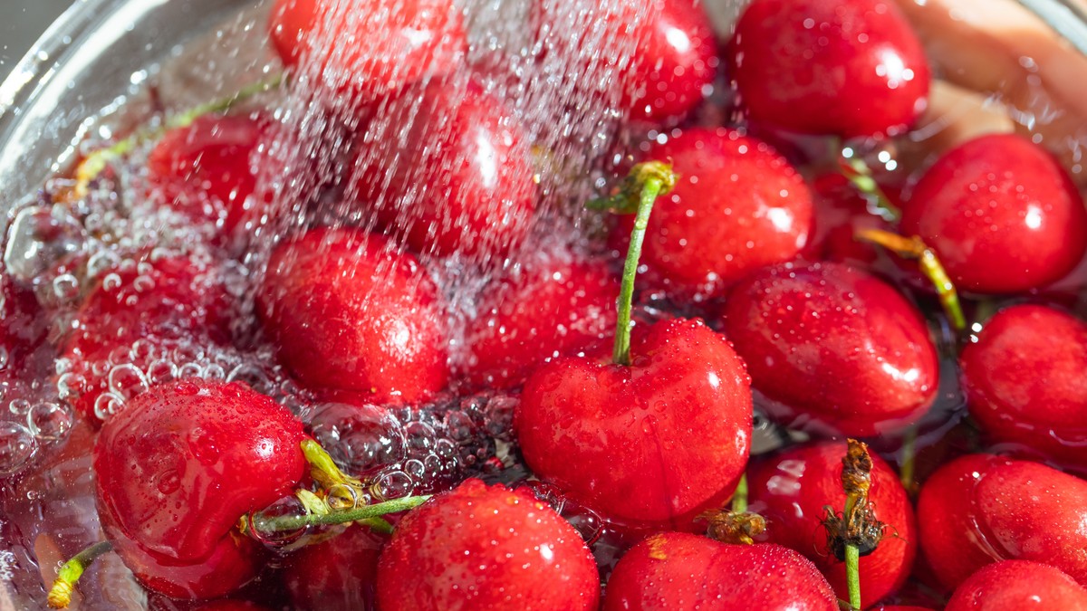 Kako pravilno oprati višnje i trešnje i ukloniti tragove pesticida