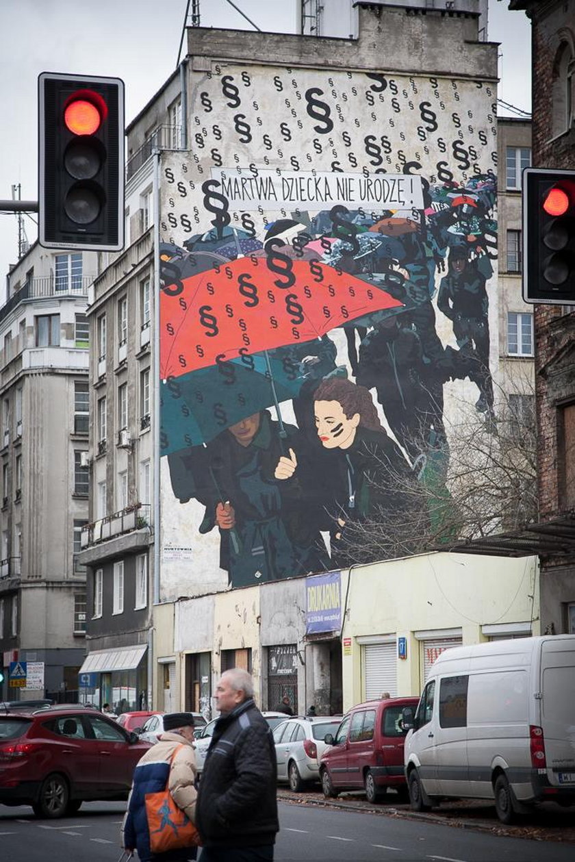 „Czarny protest” na ścianie. Warszawa ma nowy mural