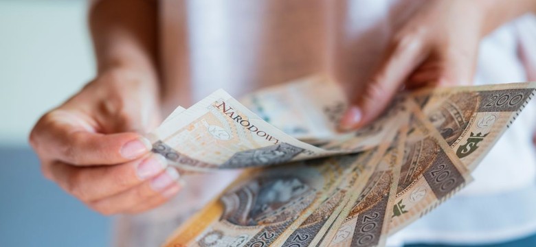Chcesz dostać podwyżkę albo kredyt? Ten kolor przyciąga pieniądze