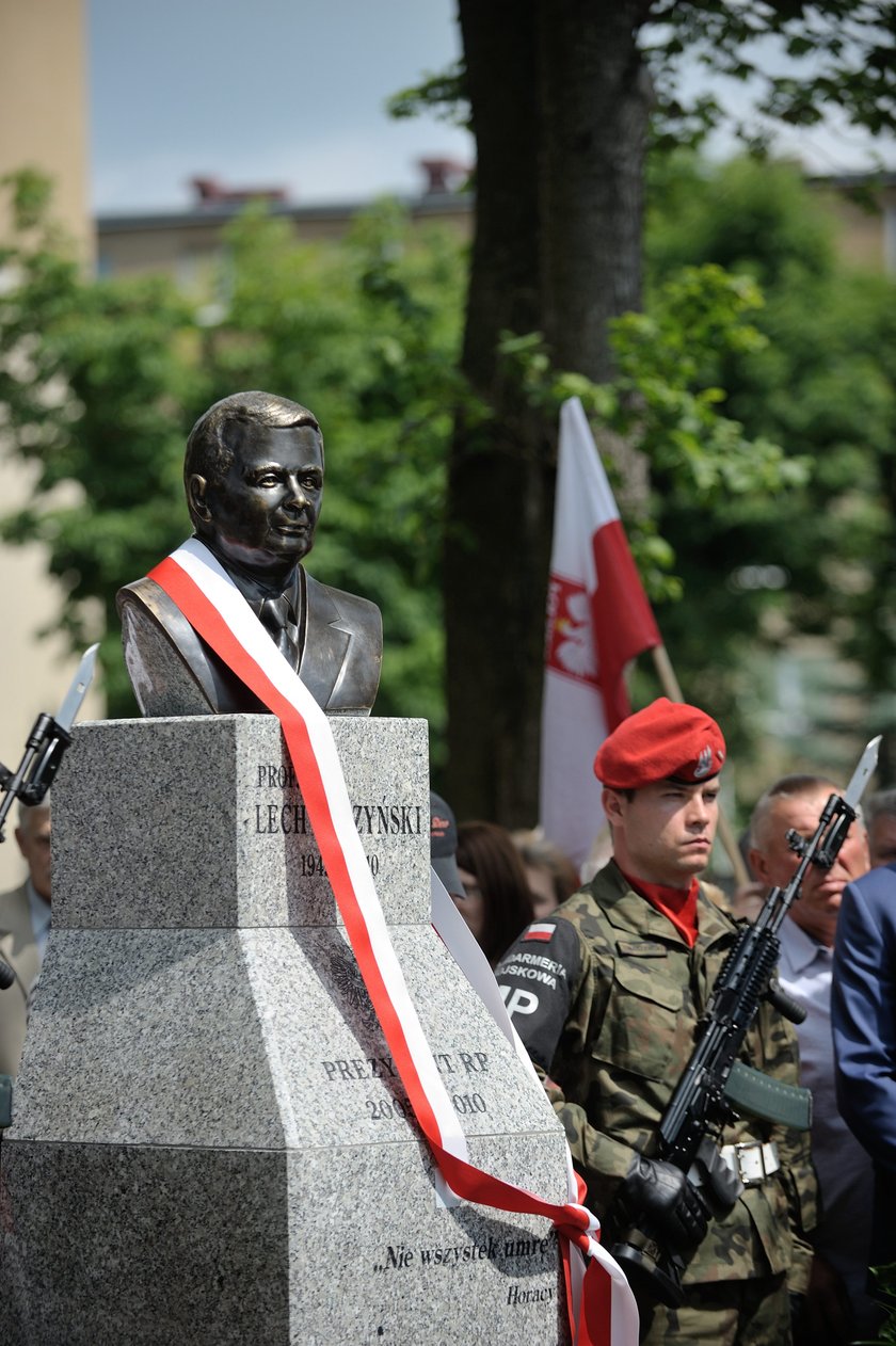 Pomniki Lecha Kaczyńskiego