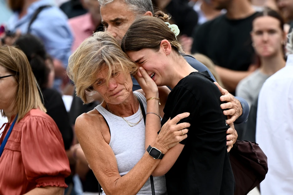 Ožalošćeni građani Sidneja nakon terorističkog napada na plaži Bondi
