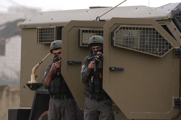 TENKOVI PROBILI BARIJERU I UPALI U SUSEDNU ZEMLJU! U toku masovni napadi, eksplozije odjekuju: Tramp dobija ŠAMAR ZA ŠAMAROM (FOTO, VIDEO)