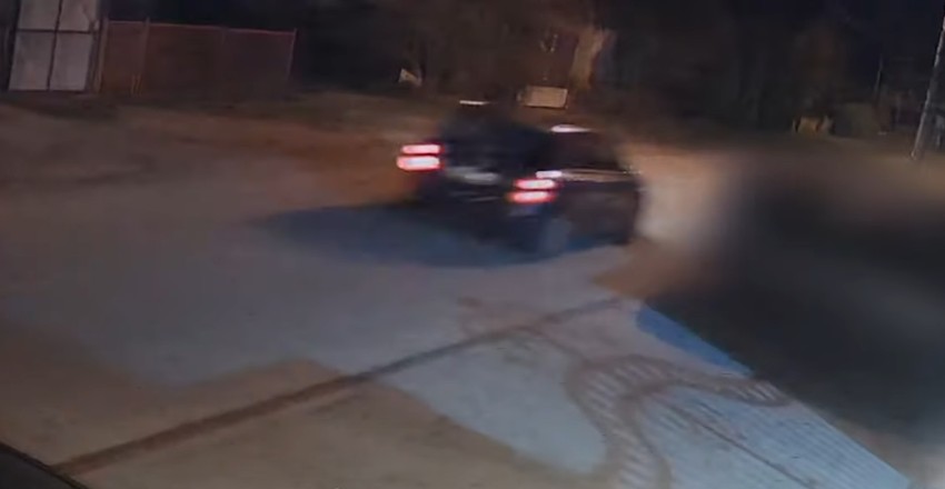 Automobil koji je, kako se sumnja, pokosio supružnike, pa pobegao s lica mesta