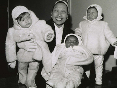 Josephine Baker z dziećmi, fot. East News
